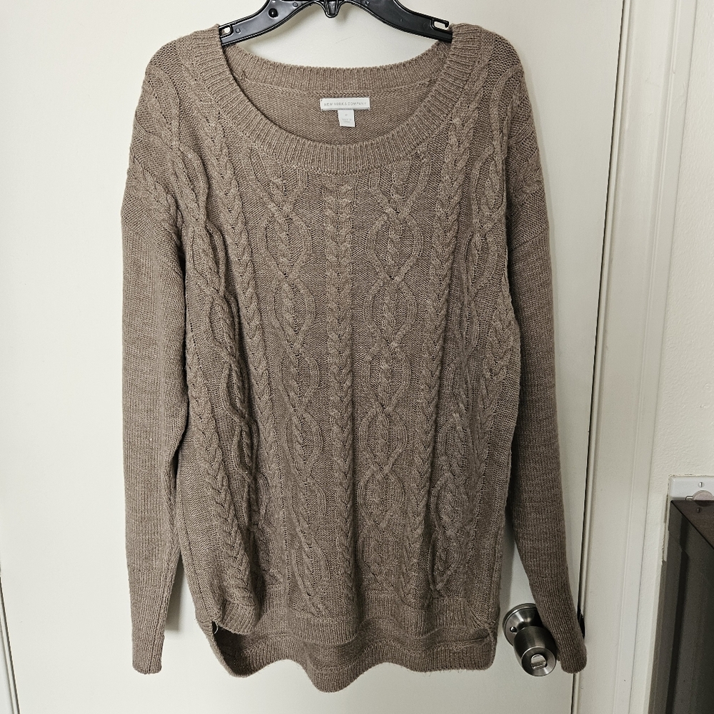 New York & Company Brown Cable Knit Crew Neck Sweater Size Medium